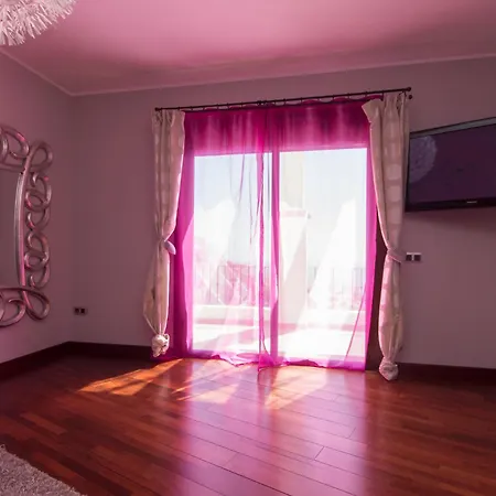 Veronika Stunning 3 Bedrom Private Heated Pool Villa *