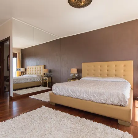 Veronika Stunning 3 Bedrom Private Heated Pool *