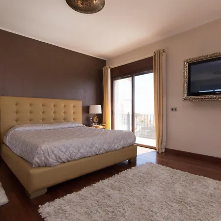 Veronika Stunning 3 Bedrom Private Heated Pool