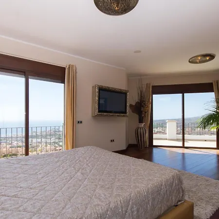 Veronika Stunning 3 Bedrom Private Heated Pool Villa *