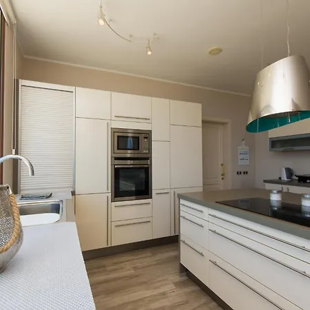 Veronika Stunning 3 Bedrom Private Heated Pool