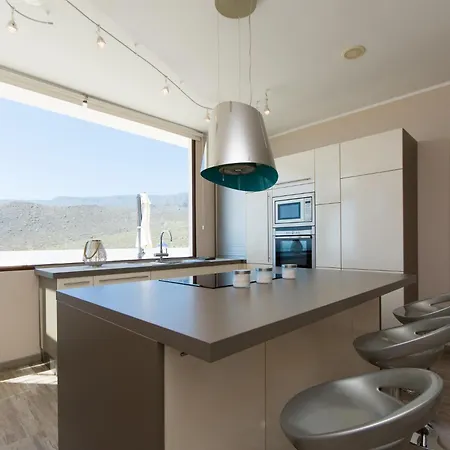 Veronika Stunning 3 Bedrom Private Heated Pool Villa *
