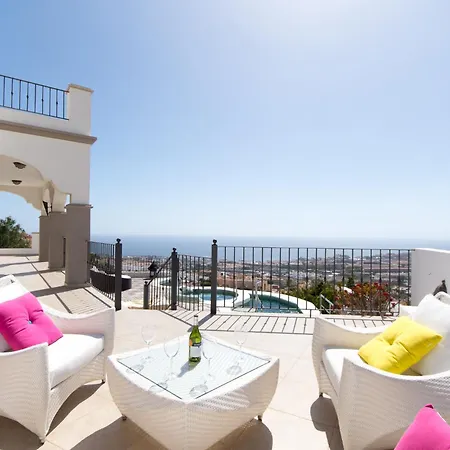 Veronika Stunning 3 Bedrom Private Heated Pool Villa