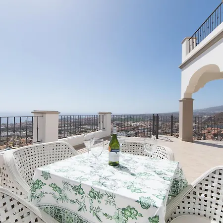 Veronika Stunning 3 Bedrom Private Heated Pool *