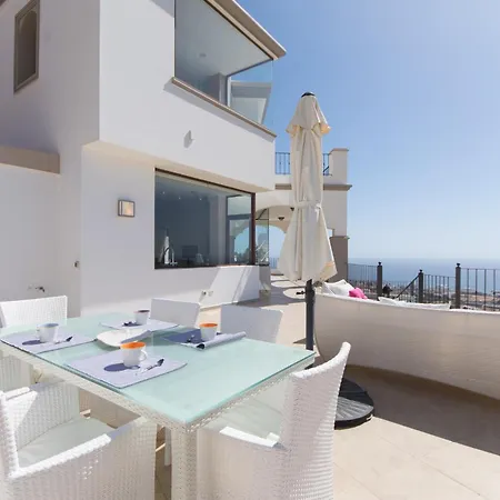 Veronika Stunning 3 Bedrom Private Heated Pool Villa *
